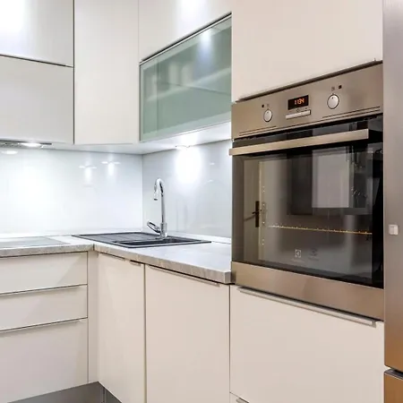 Apartment 2 Bedroom Near Split In