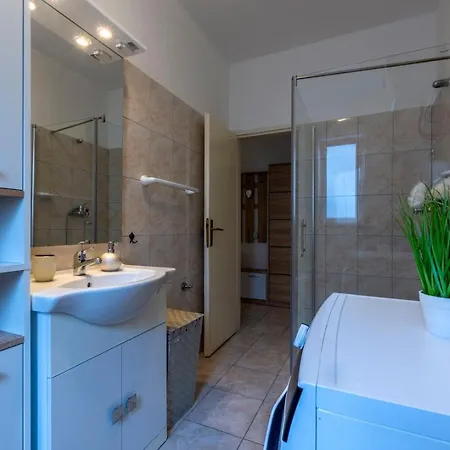 2 Bedroom Near Split In Apartment Podstrana