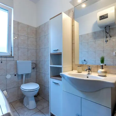 2 Bedroom Near Split In *
