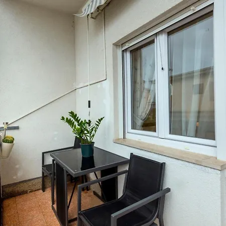 Apartment 2 Bedroom Near Split In